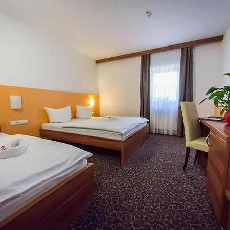 Domacija Vodnik & Hotel 3*