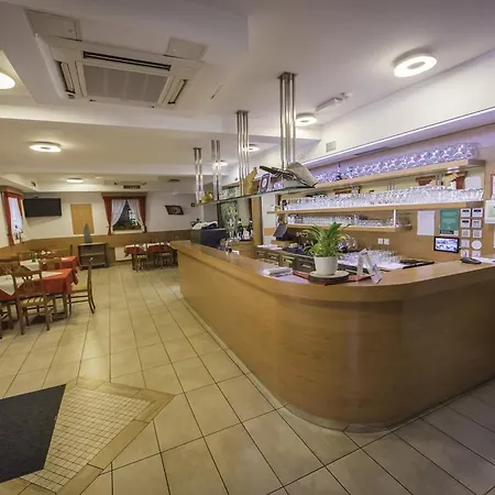 Hotel Domacija Vodnik & 3*