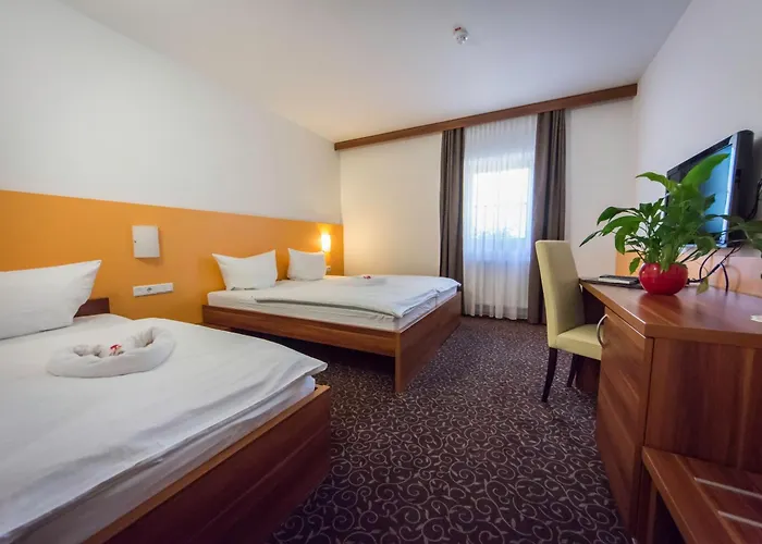 Domacija Vodnik & Hotel 3*