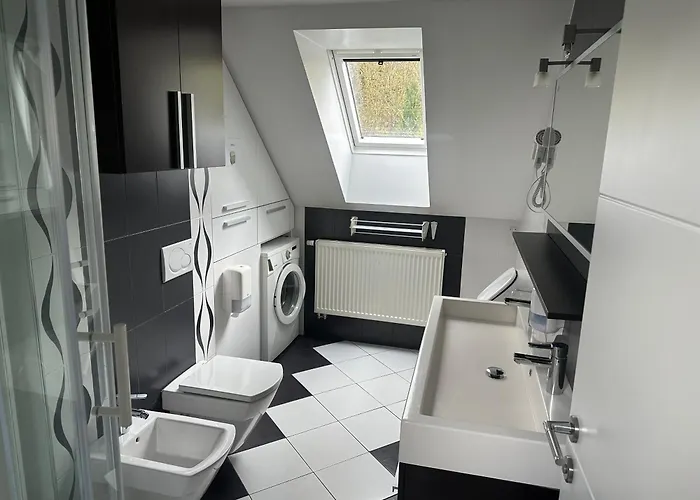 Domacija Vodnik & Hotel 3*