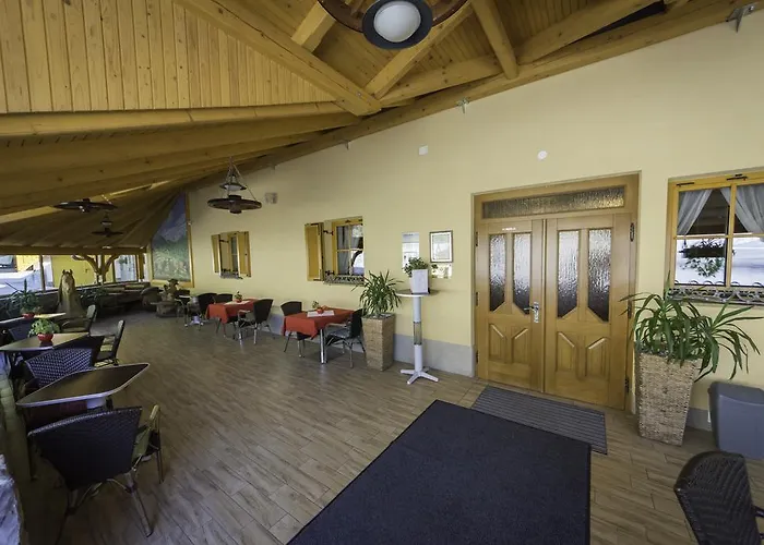 Domacija Vodnik & 3*