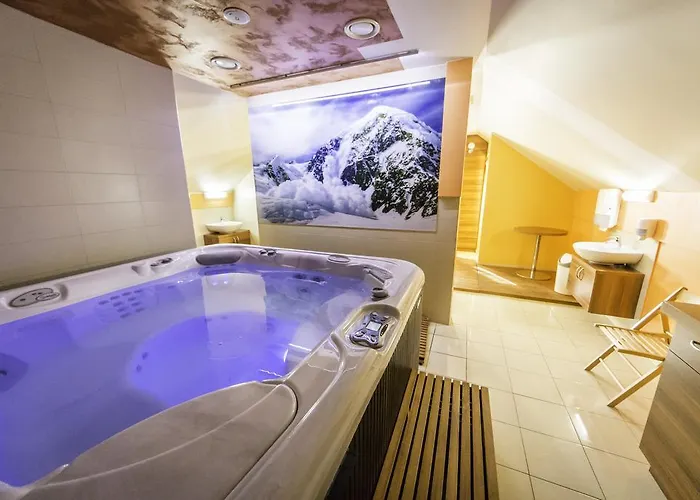 Domacija Vodnik & Hotel