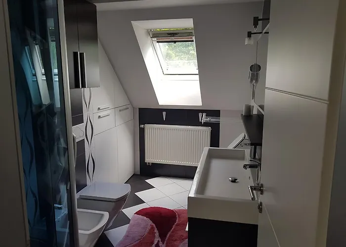 Domacija Vodnik & Hotel 3*